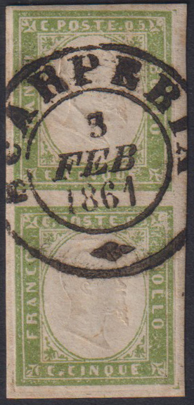 Regno di Sardegna - <p><strong>1861 - 5 c. verde oliva grigiastro</strong>, n° 13Bd, I tavola, splendida&nbsp;<strong>coppia verticale</strong>&nbsp;con annullo centrale <strong>Scarperia </strong>(Toscana, 6 punti non conteggiato) DC 3.2.61, ottimo e non comune insieme. Certificato storico di Alberto Diena (1966).</p>